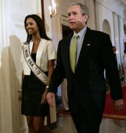 Bush mantiene importantes reuniones sobre política exterior