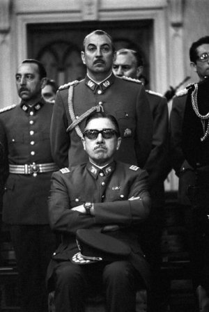 Pinochet sabía dar bien la pose de dictador